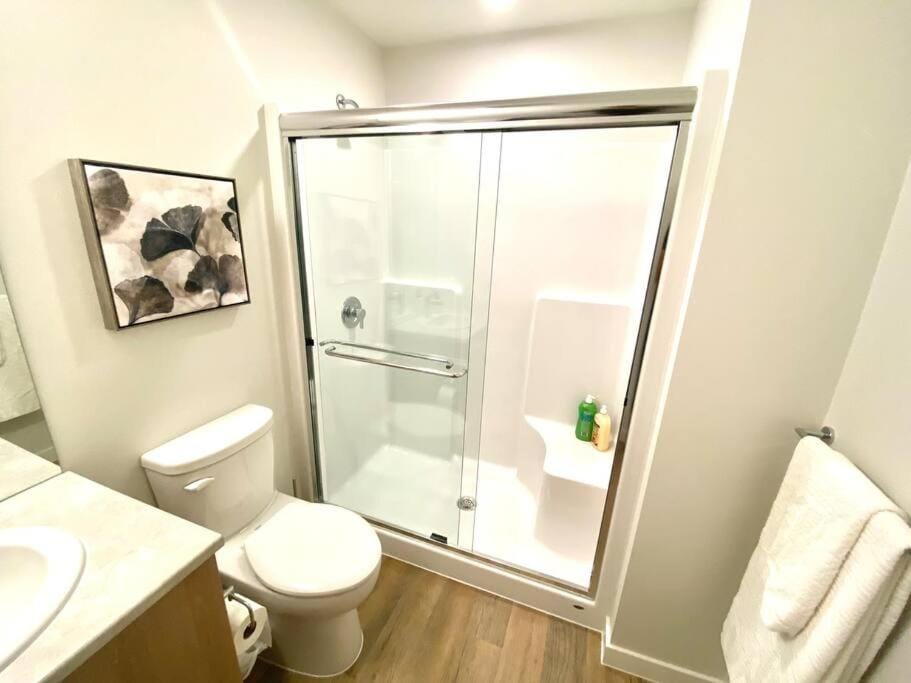 Lovely Brand New Condo Apartment in Sidney