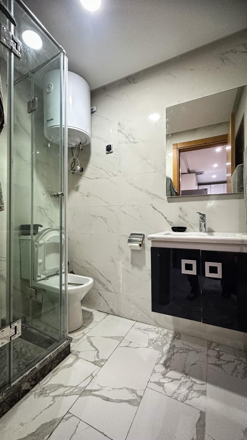 Shower, Toilet, Bathroom, towels