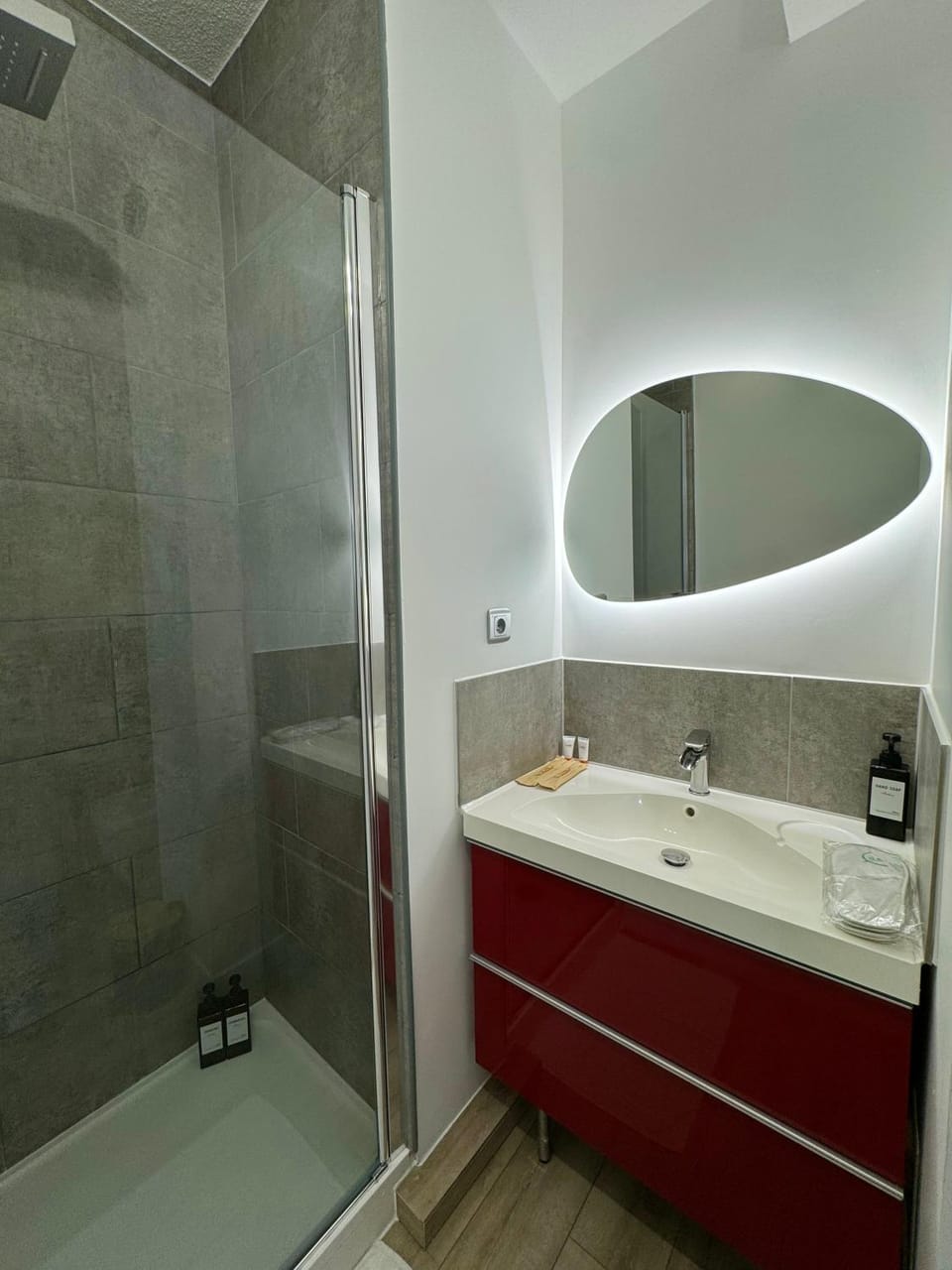 Shower, Bathroom, towels