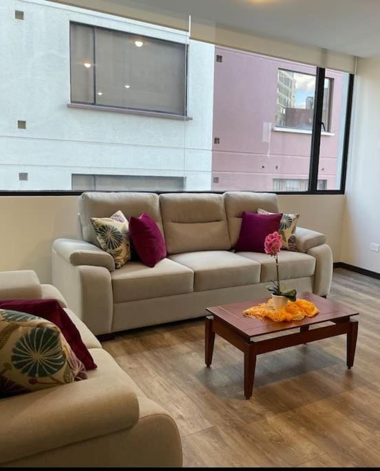 Elegante Suite en la República del Salvador Quito Apartment in Quito