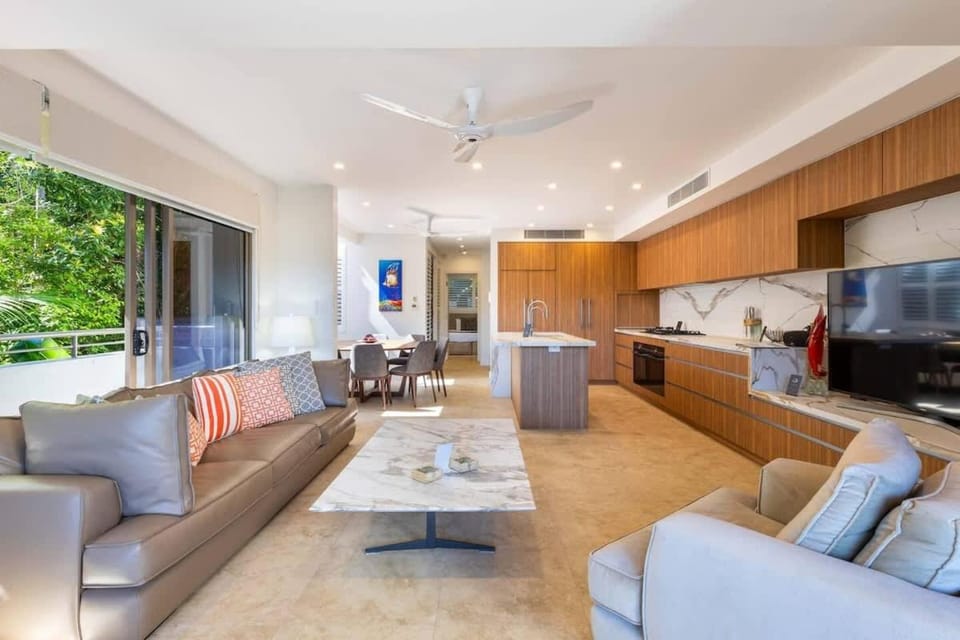 Villa Mercedes - Poolside Tranquility on Murphy St House in Port Douglas
