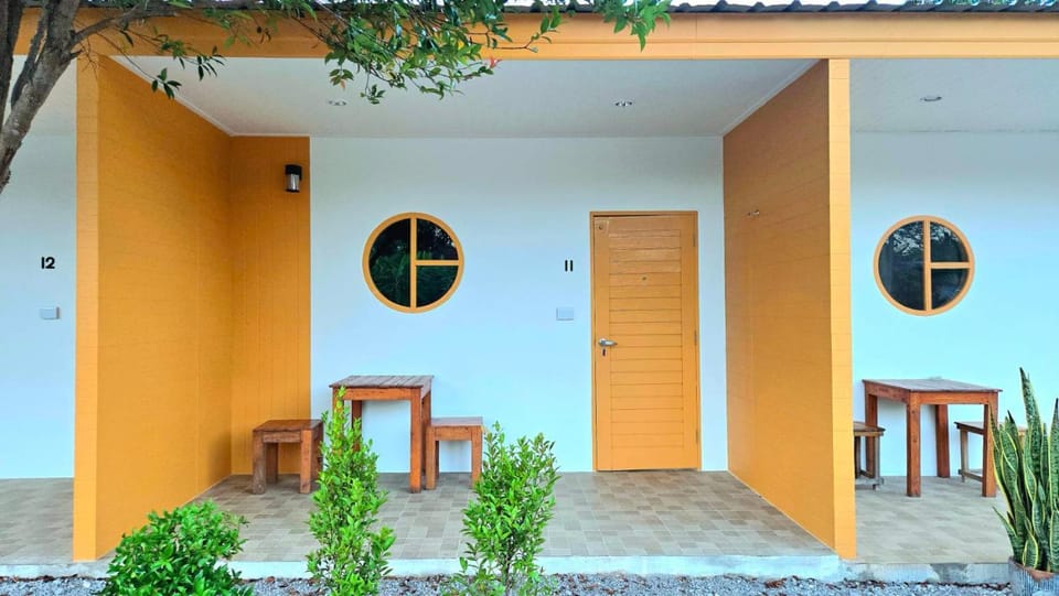 Suanvadee Resort สวนวดี รีสอร์ท Bed and Breakfast in Surat Thani Changwat