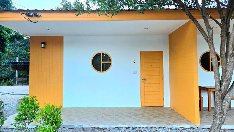 Suanvadee Resort สวนวดี รีสอร์ท Bed and Breakfast in Surat Thani Changwat