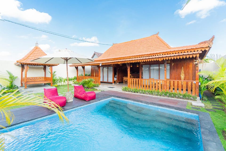 Swimming pool, sunbed
