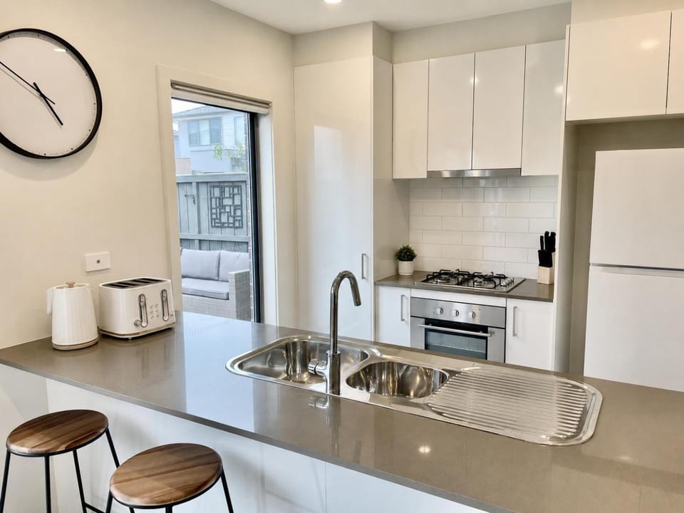 Patio, Kitchen or kitchenette, Dining area