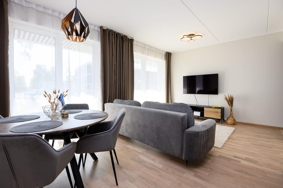 TV and multimedia, Living room, Evening entertainment