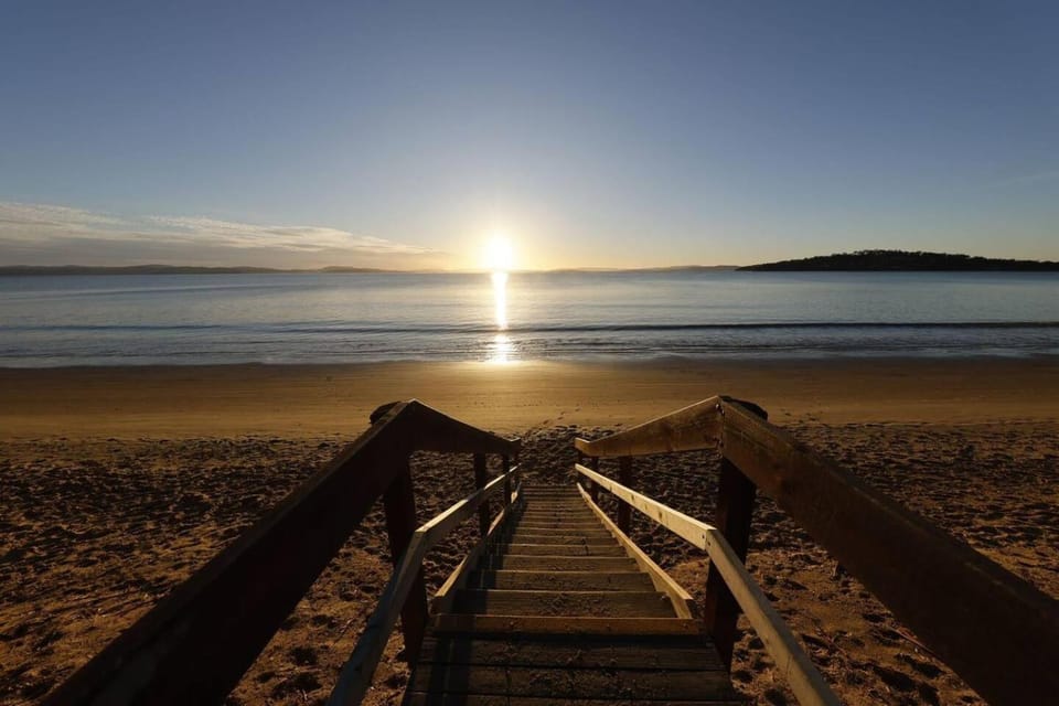 Beach Holiday Home-Close to Airport-3 Bed & 2 Bath House in Tasmania
