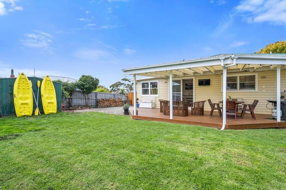 Beach Holiday Home-Close to Airport-3 Bed & 2 Bath House in Tasmania
