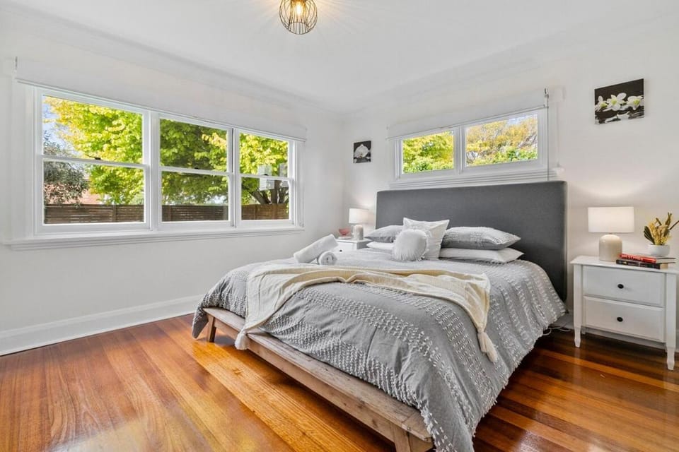 Beach Holiday Home-Close to Airport-3 Bed & 2 Bath House in Tasmania
