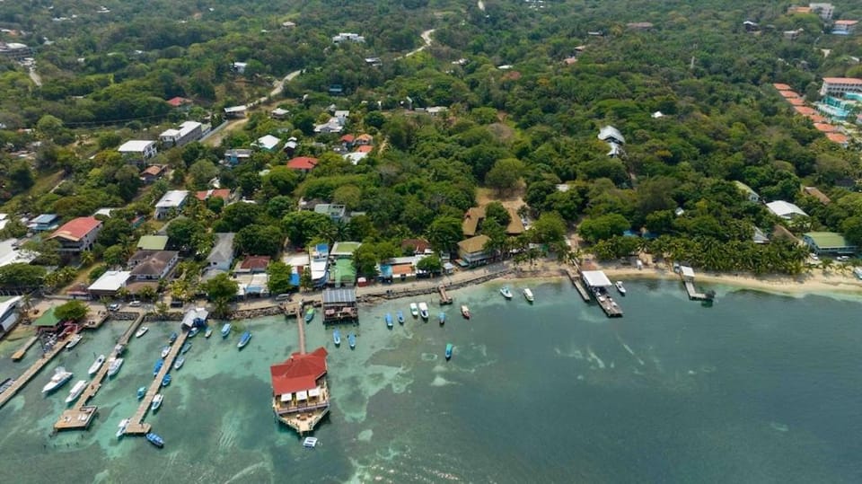 Cozy Beach Villa at The Shores 5 minutes from the beach Villa in West End