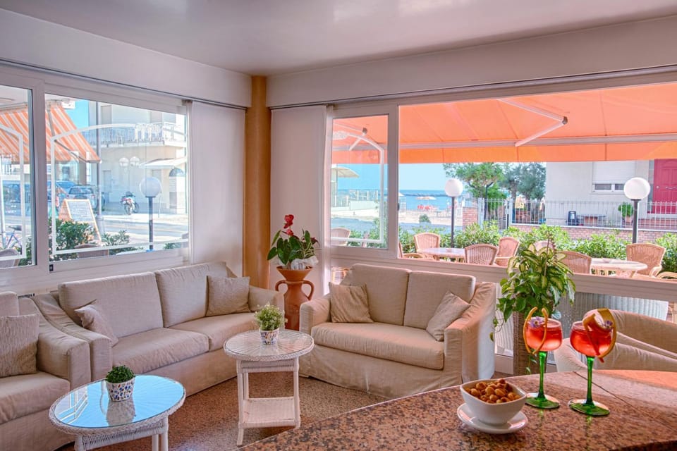 Day, Lobby or reception, Seating area