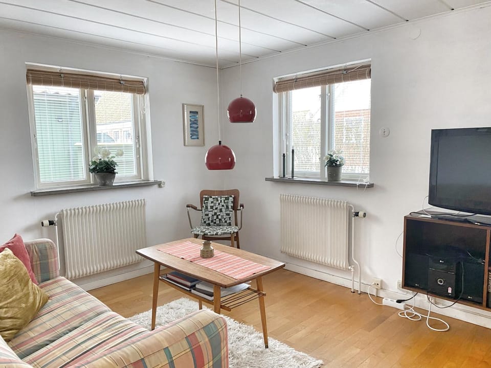 Retro cottage with garden in Torekov's best location House in Skåne County