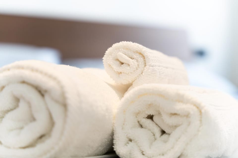 Bed, Bedroom, towels