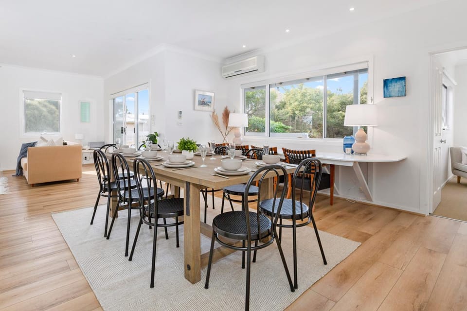 Living room, Dining area, air conditioner