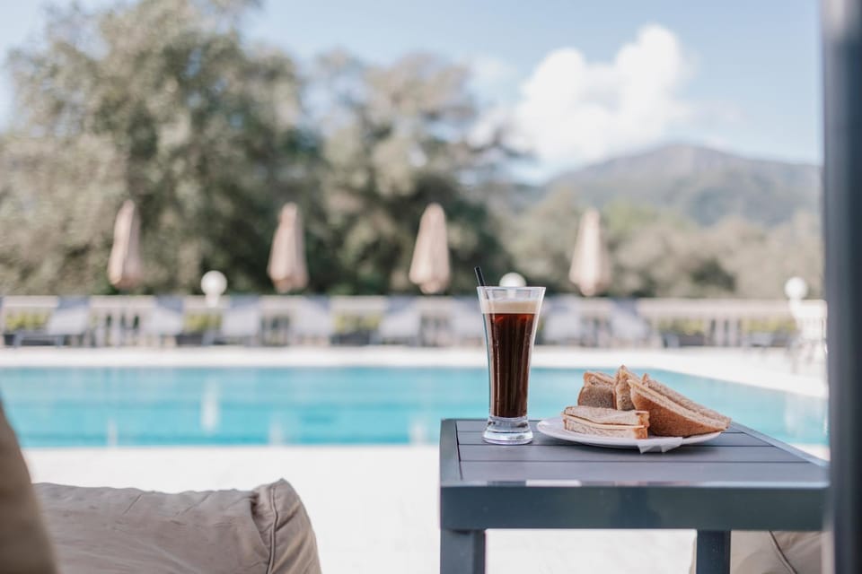 Food and drinks, Pool view, Swimming pool, sunbed