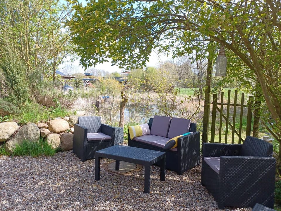 Garden, Seating area, Garden view