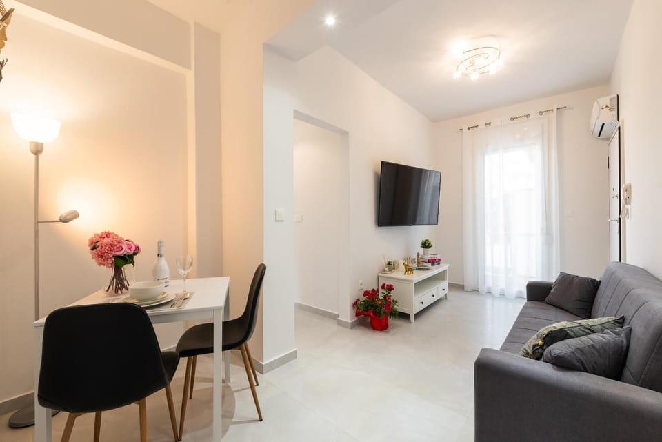 TV and multimedia, Living room, Seating area, Dining area
