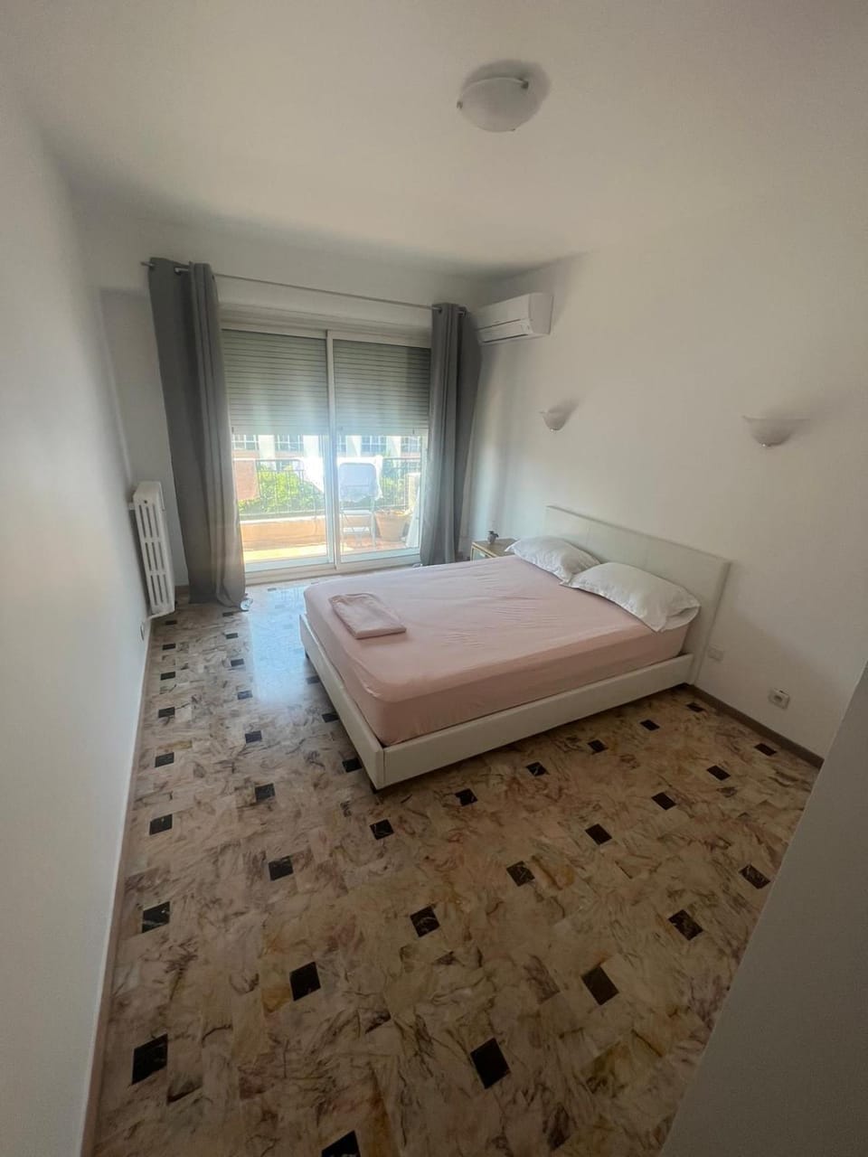 Bed, Balcony/Terrace, Bedroom, wardrobe