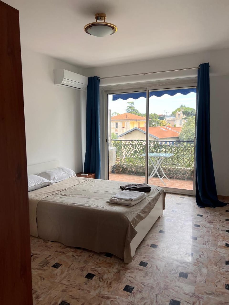 Bed, Natural landscape, View (from property/room), Balcony/Terrace, Photo of the whole room, Bedroom, towels, wardrobe