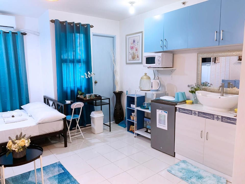 Blue Diamond Staycation beside Enchanted Kingdom in Santa Rosa Laguna Apartment in Santa Rosa