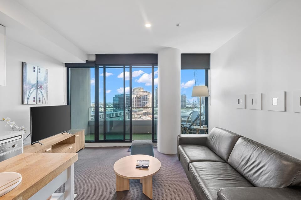Resort Style Living Yarra Wharf Apartment in Southbank