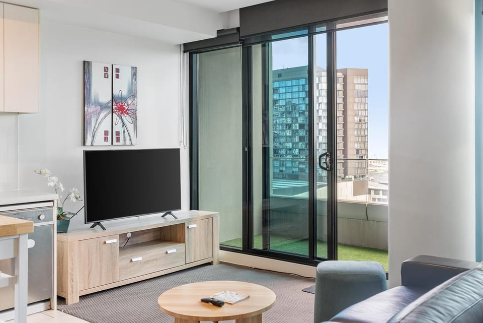 Resort Style Living Yarra Wharf Apartment in Southbank