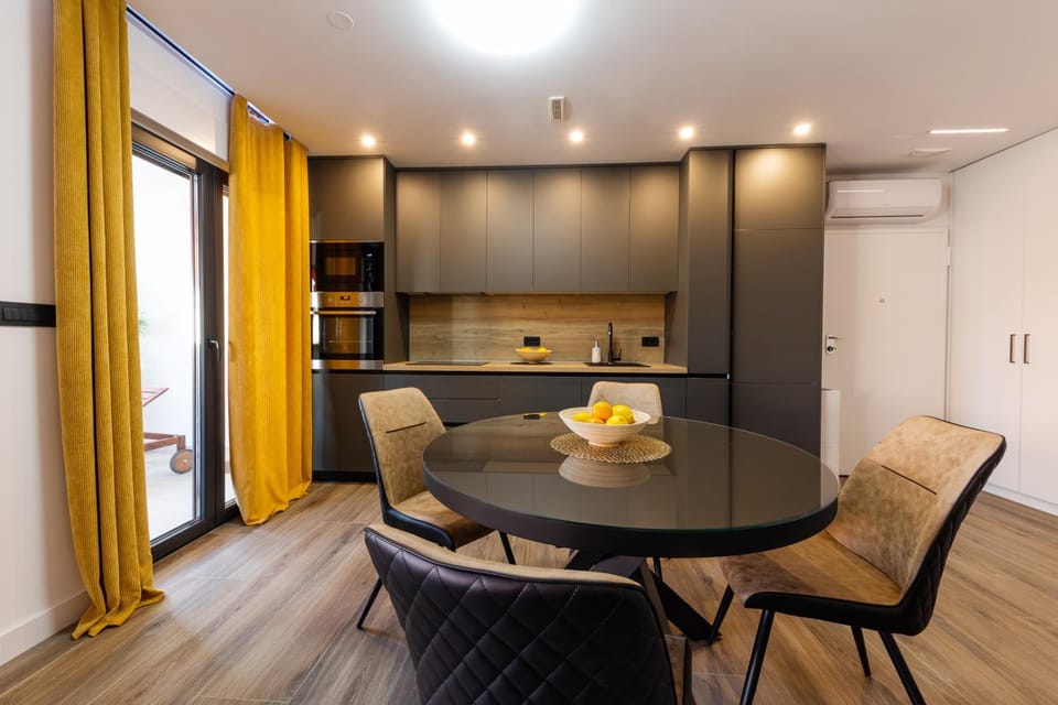 Seating area, Dining area