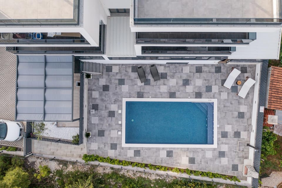 Property building, Pool view