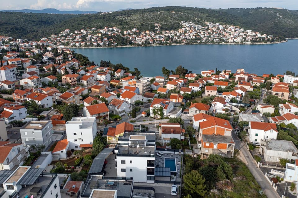 Property building, Nearby landmark, Bird's eye view