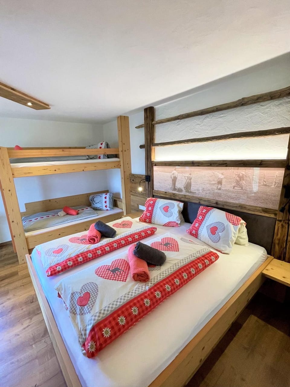 Bed, Photo of the whole room, Bedroom, bunk bed