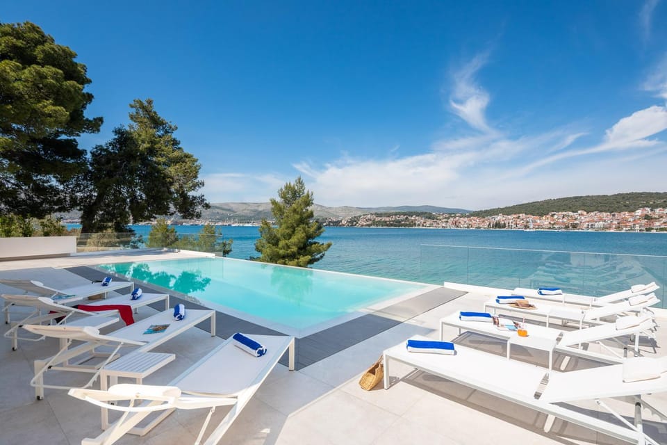 Pool view, Sea view