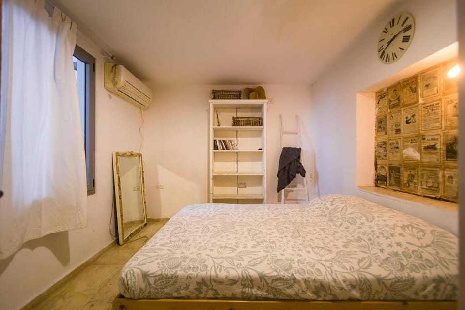 house with patio carmel market Apartment in Tel Aviv-Yafo