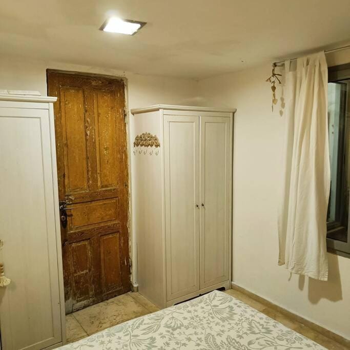 house with patio carmel market Apartment in Tel Aviv-Yafo