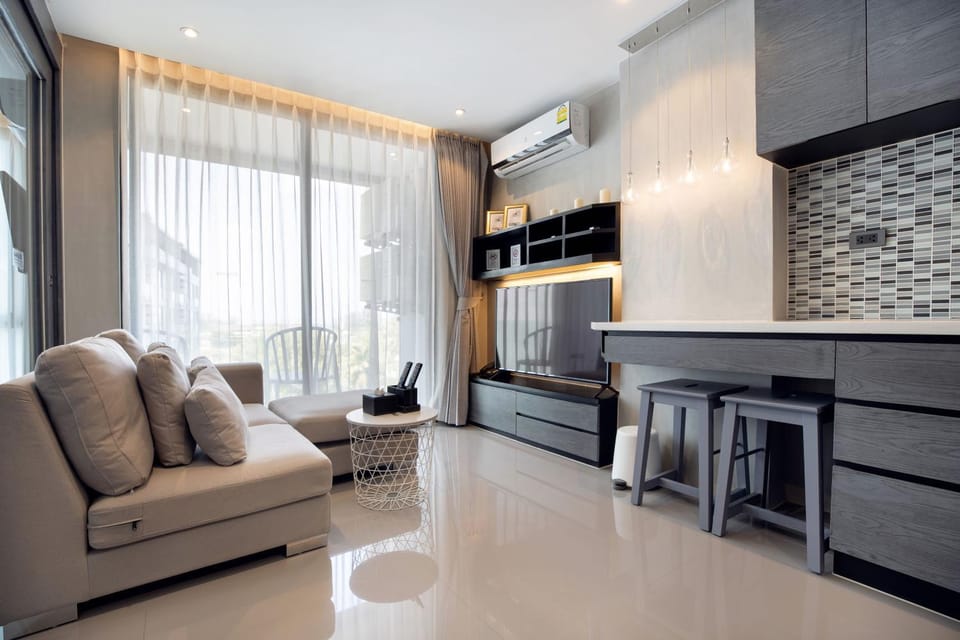 TV and multimedia, Kitchen or kitchenette, Living room, Seating area