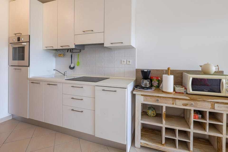 Kitchen or kitchenette