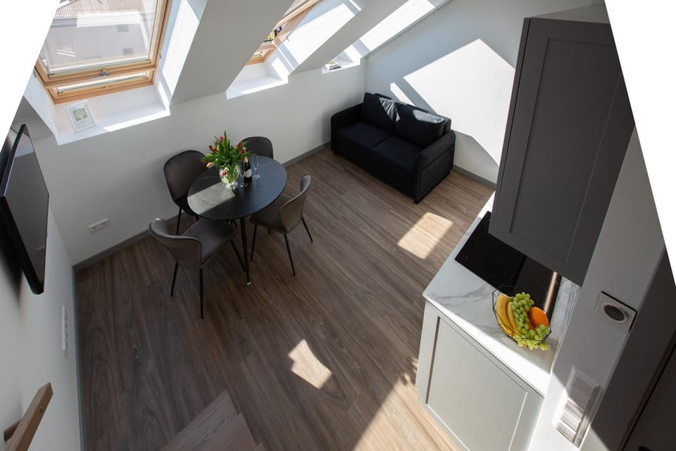 TV and multimedia, Kitchen or kitchenette, Living room, Dining area