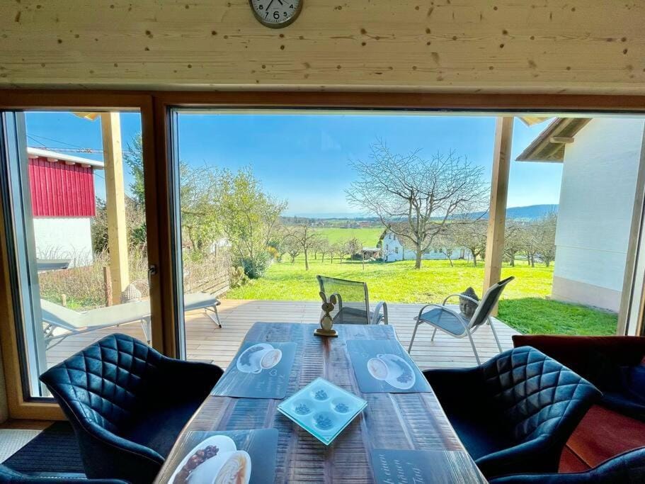 View (from property/room), Dining area, Garden view