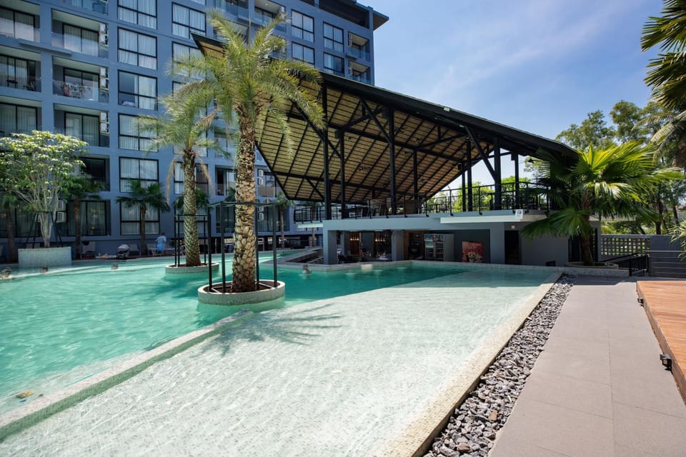 Property building, Day, Swimming pool
