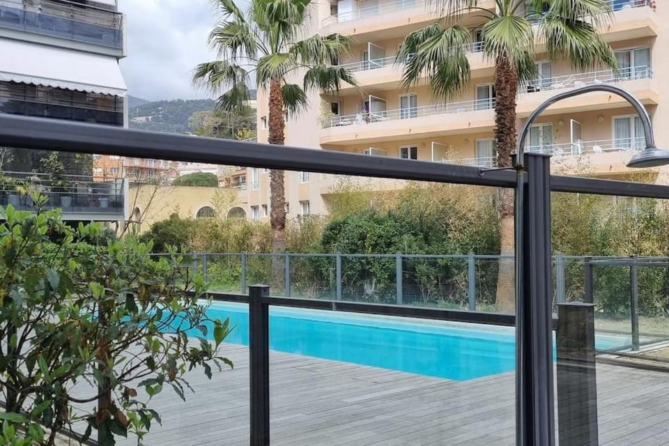 150 m plage, piscine, clim, parking privé, entre Monaco & Menton, calme & Luxe assuré ! Apartment in Roquebrune-Cap-Martin