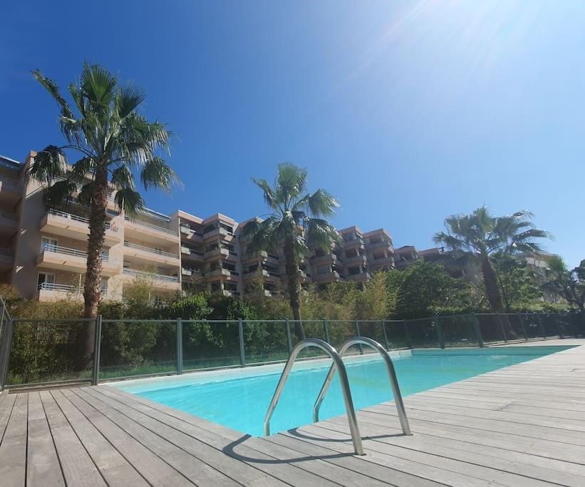 150 m plage, piscine, clim, parking privé, entre Monaco & Menton, calme & Luxe assuré ! Apartment in Roquebrune-Cap-Martin