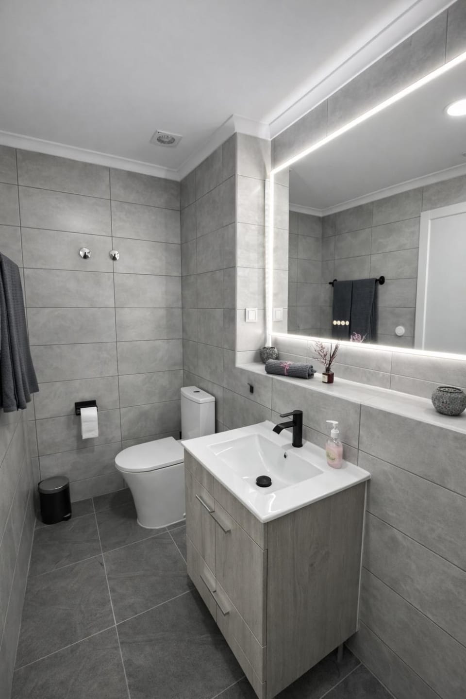 Toilet, Bathroom, towels