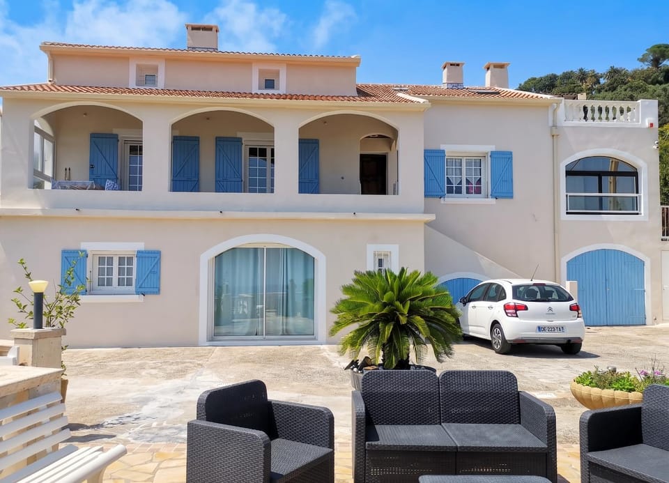 Appartement spacieux à Bastia avec vue mer et montagne. Apartment in Bastia