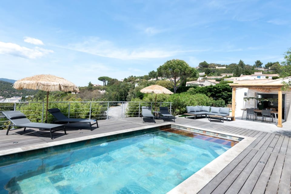Splendid villa with swimming pool & sea view House in Roquebrune-sur-Argens
