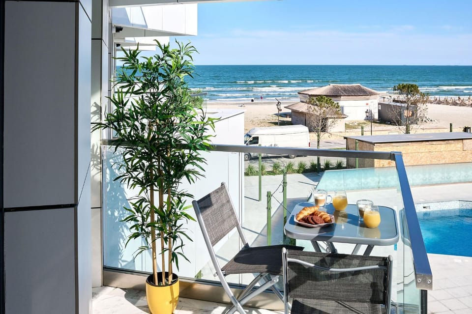 Day, View (from property/room), Balcony/Terrace, Beach, Pool view, Sea view
