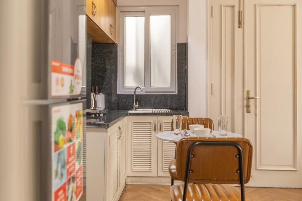 Kitchen or kitchenette, Dining area, stove