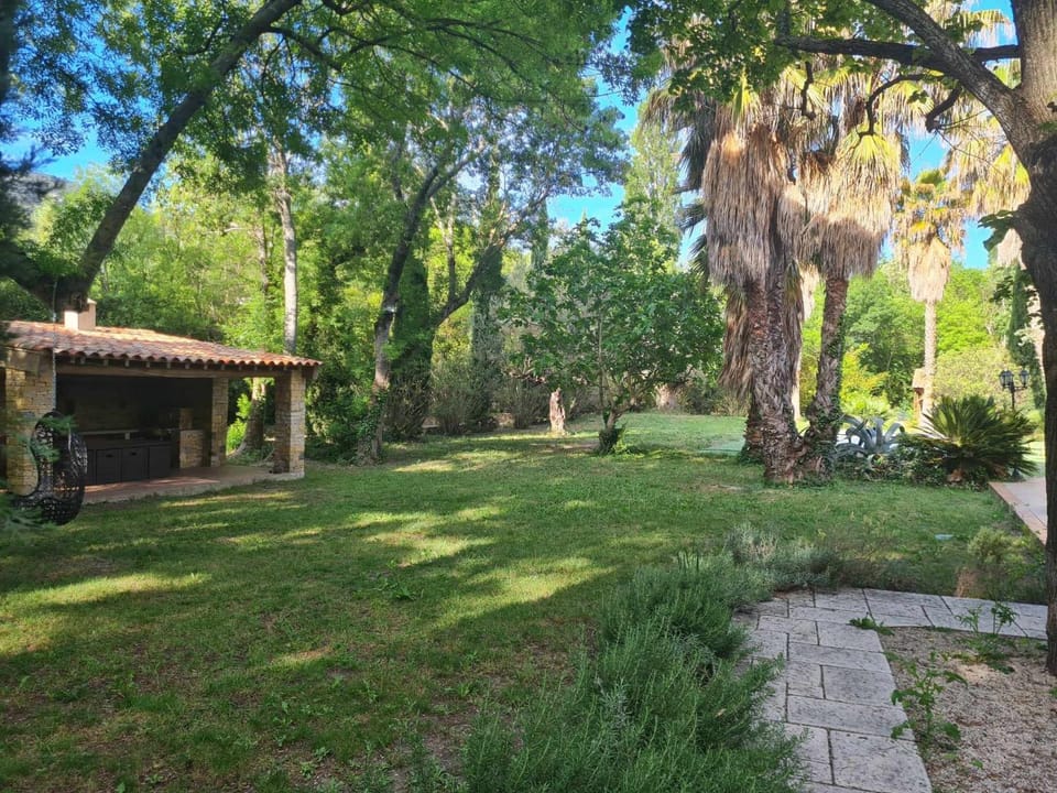 BBQ facilities, Garden