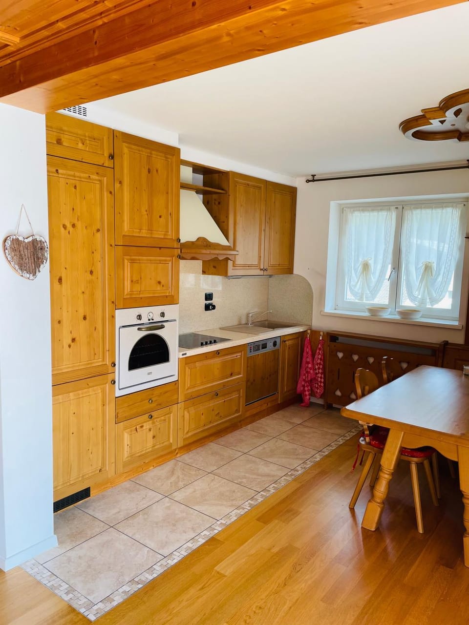Kitchen or kitchenette, Dining area, dishwasher, pet friendly, stove
