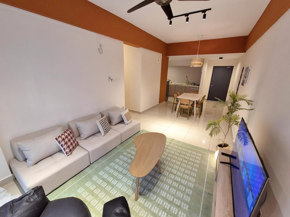 Walking Distance to Mount Austin - 6 pax Newly Renovated Apartment in Johor Bahru