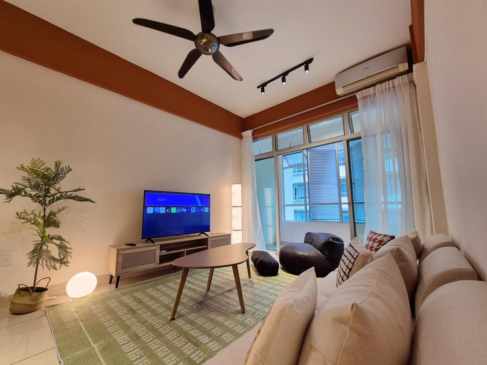 Walking Distance to Mount Austin - 6 pax Newly Renovated Apartment in Johor Bahru