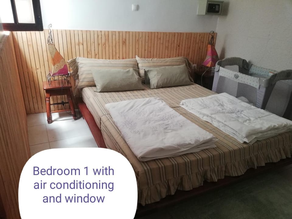 Bed, Photo of the whole room, Bedroom, cot, safe